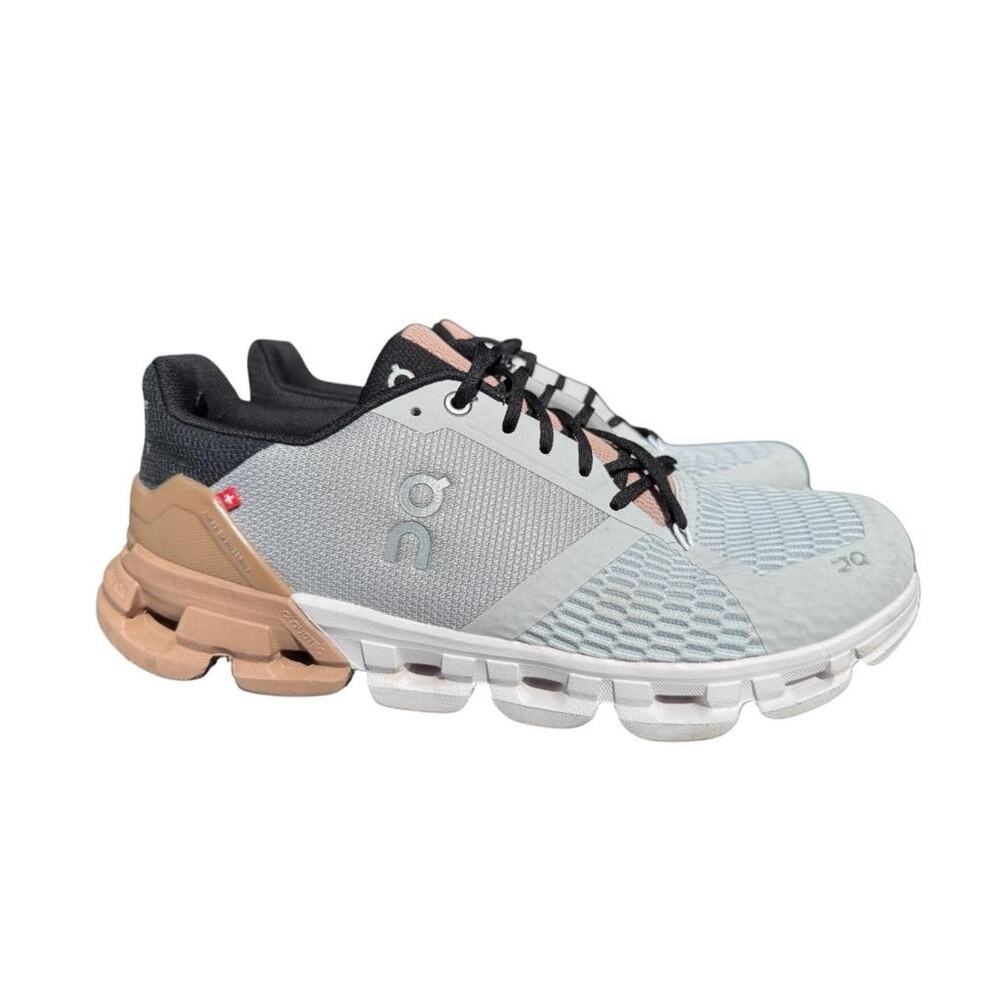 On Cloudflyer Running Shoe Women size 9.5
